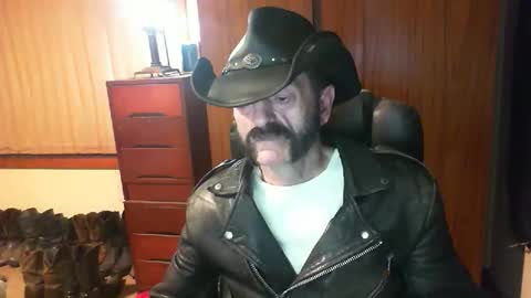 Snapshot of leathergreaser chatting on May 2026 07:41:02 PM leathergreaser online show from May 2026 07:41:02 PM
