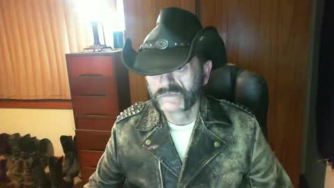 Snapshot of leathergreaser chatting on May 2026 08:28:01 PM leathergreaser online show from May 2026 08:28:01 PM