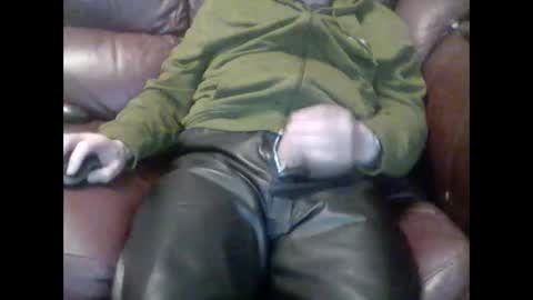 Snapshot of leatherpants68 chatting on October 2025 10:42:01 PM leatherpants68 online show from October 2025 10:42:01 PM