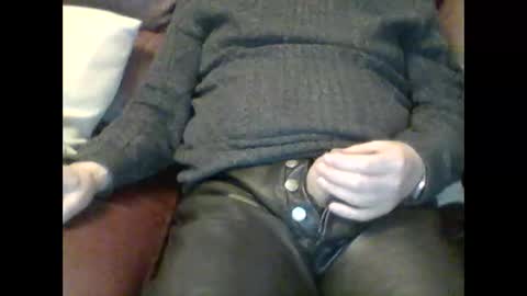 leatherpants68 online show from December 2025 09:09:02 PM