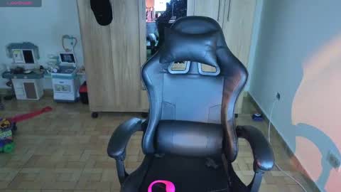 Snapshot of lee_moyalune chatting on April 2026 06:31:01 PM Lee online show from April 2026 06:31:01 PM