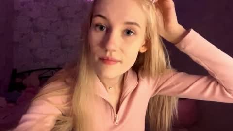 Snapshot of leealaya chatting on April 2026 01:12:02 PM Kate online show from April 2026 01:12:02 PM