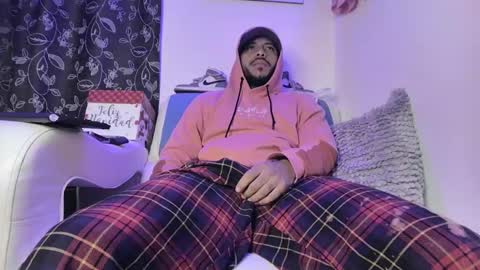 Snapshot of leenar_key chatting on March 2025 10:35:02 AM leenar_key online show from March 2025 10:35:02 AM