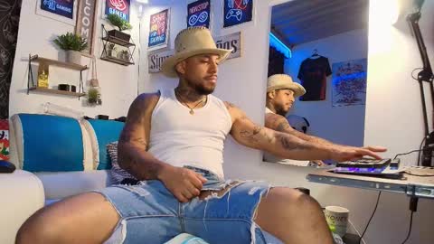 Snapshot of leenar_key chatting on October 2025 01:23:01 PM leenar_key online show from October 2025 01:23:01 PM