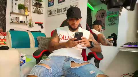 Snapshot of leenar_key chatting on November 2025 04:18:02 PM leenar_key online show from November 2025 04:18:02 PM