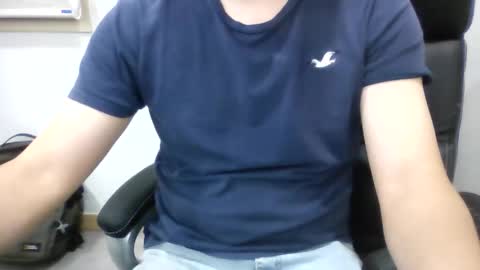 Snapshot of leesu5212 chatting on April 2026 12:28:02 PM leesu5212 online show from April 2026 12:28:02 PM