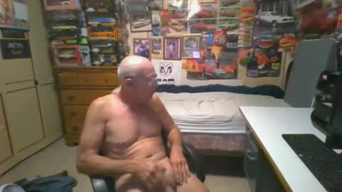 Snapshot of leezamm1132 chatting on April 2026 09:01:02 AM leezamm1132 online show from April 2026 09:01:02 AM