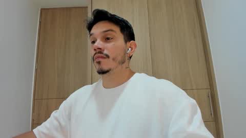 Alejandro online show from November 2025 08:06:01 AM