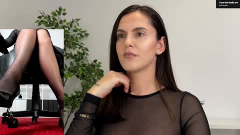 Elle  online show from October 2025 11:36:01 AM