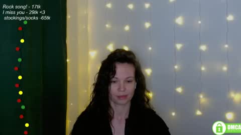 Snapshot of leia_bell chatting on April 2026 07:19:01 PM hey Im Leia and I love rock online show from April 2026 07:19:01 PM