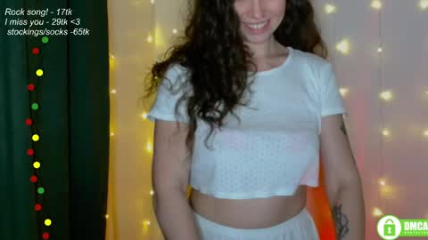 Snapshot of leia_bell chatting on April 2026 07:38:02 PM hey Im Leia and I love rock online show from April 2026 07:38:02 PM