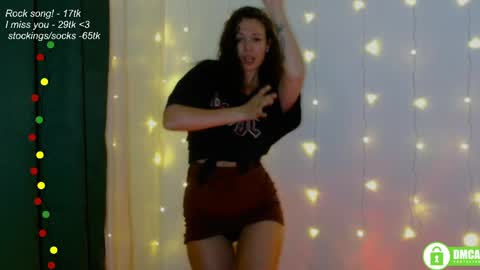Snapshot of leia_bell chatting on June 2026 07:19:01 PM hey Im Leia and I love rock online show from June 2026 07:19:01 PM