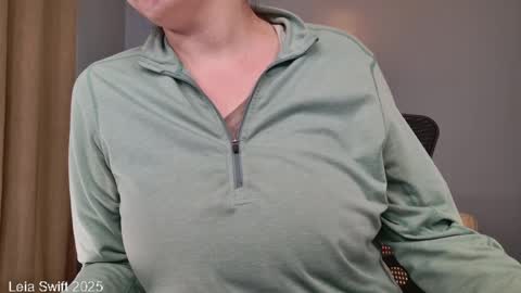 Leia Swift online show from February 2025 02:02:01 PM