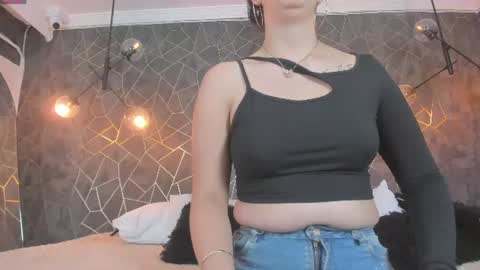 Snapshot of leigh_angels chatting on June 2026 02:24:02 AM LEIGH ANGELS online show from June 2026 02:24:02 AM