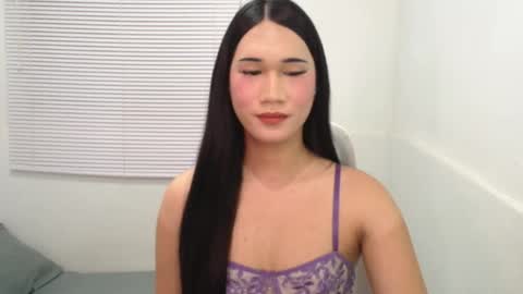 Snapshot of leighs_celine chatting on April 2026 04:52:02 PM leighs_celine online show from April 2026 04:52:02 PM