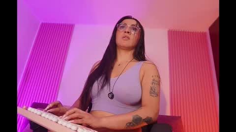 Snapshot of leila_petitee chatting on February 2026 11:14:01 AM Leila online show from February 2026 11:14:01 AM