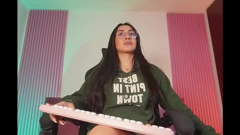 Snapshot of leila_petitee chatting on February 2026 11:31:01 AM Leila online show from February 2026 11:31:01 AM