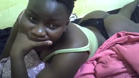 Snapshot of leilah_cute19 chatting on April 2026 05:57:01 PM leilah_cute19 online show from April 2026 05:57:01 PM