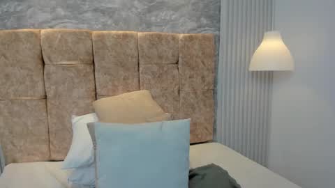 leilapons online show from October 2025 06:03:01 PM