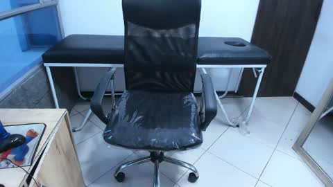 Snapshot of leilasmith_ chatting on November 2025 01:44:02 PM Leila online show from November 2025 01:44:02 PM