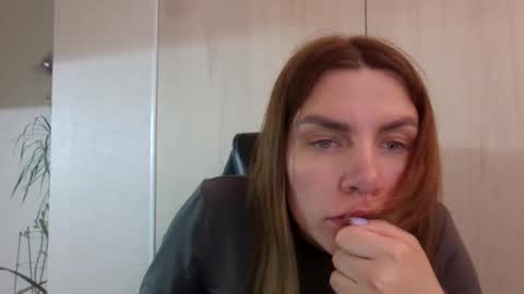 lena6122000 online show from May 2026 02:25:01 PM