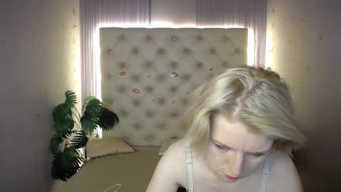 Lena online show from December 2024 04:11:01 AM