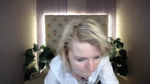 Lena online show from December 2024 01:50:02 PM