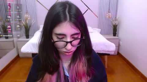 Lena online show from November 2025 01:43:01 PM