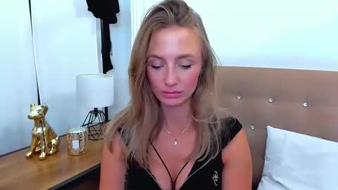lena_sexi online show from October 2025 09:21:01 PM