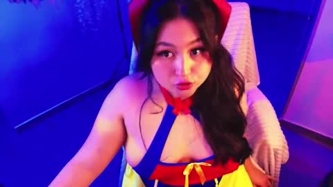 Snapshot of lenasweetx chatting on December 2025 11:54:01 PM Lenna Kang online show from December 2025 11:54:01 PM