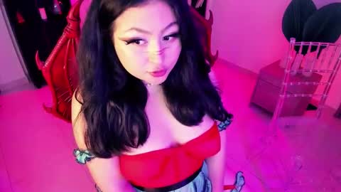 Lenna Kang online show from February 2026 11:03:02 PM