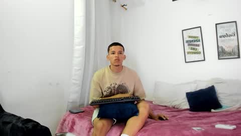 Snapshot of lenseu chatting on December 2025 03:28:02 PM LENSEU online show from December 2025 03:28:02 PM