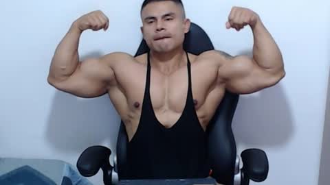 Snapshot of leo_muscleboy chatting on July 2026 01:50:01 PM Leo online show from July 2026 01:50:01 PM