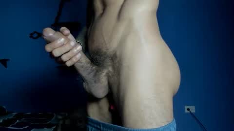 Snapshot of leon_big_cock chatting on May 2026 01:35:01 AM leon_big_cock online show from May 2026 01:35:01 AM