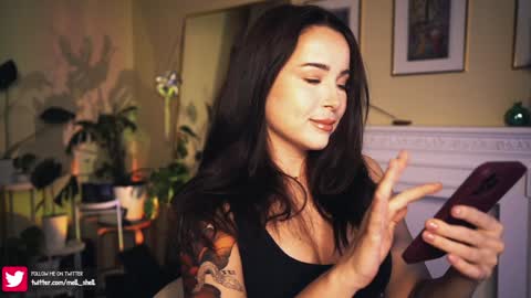 Snapshot of leonamell chatting on December 2024 08:18:01 PM Leo online show from December 2024 08:18:01 PM