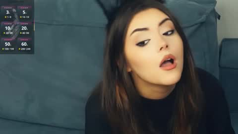 Mia online show from September 2025 08:27:02 AM