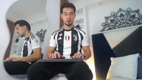 Snapshot of leonardfoxx chatting on April 2026 12:39:01 PM leonardo online show from April 2026 12:39:01 PM