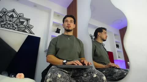 Snapshot of leonardfoxx chatting on April 2026 12:49:01 PM leonardo online show from April 2026 12:49:01 PM