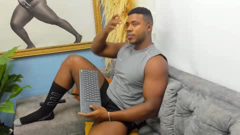 Leandro jones online show from November 2025 11:49:01 AM