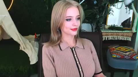 leonastone online show from December 2025 06:06:01 PM