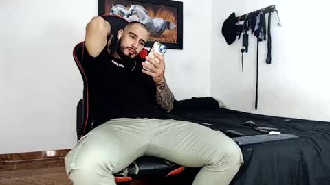 Snapshot of leonidas_k18 chatting on December 2024 04:25:01 AM ANDRES online show from December 2024 04:25:01 AM