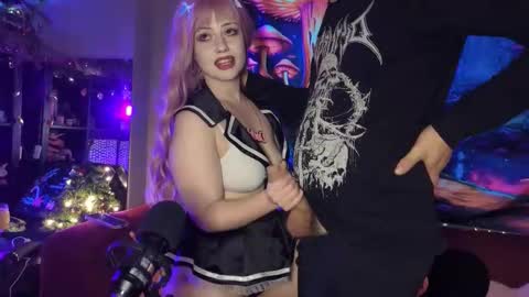 Snapshot of leonita_19 chatting on December 2025 11:54:01 PM Leonita and Leon online show from December 2025 11:54:01 PM