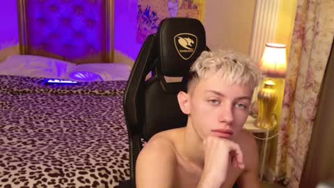 Snapshot of leonlure chatting on October 2025 04:39:01 PM leonlure online show from October 2025 04:39:01 PM