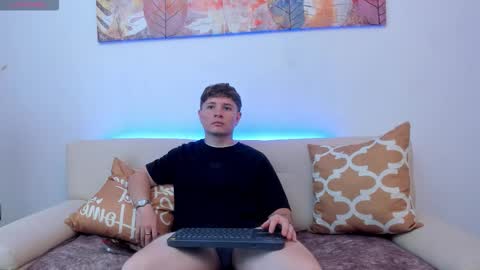 Leo  online show from October 2025 09:13:01 PM