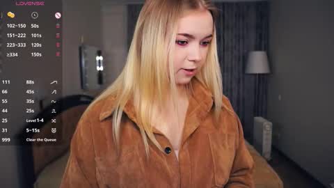 Hello everyone Im Lora Its my first day Were going to have fun together online show from October 2025 06:31:01 AM