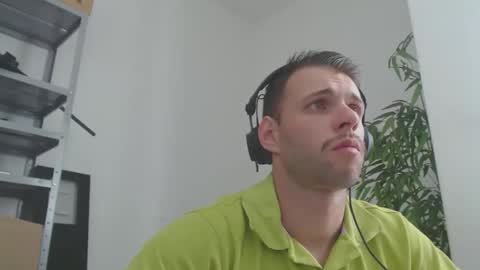 Snapshot of leozinhohd chatting on September 2025 04:45:02 PM leozinhohd online show from September 2025 04:45:02 PM