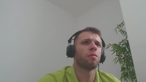 Snapshot of leozinhohd chatting on November 2025 07:03:02 PM leozinhohd online show from November 2025 07:03:02 PM