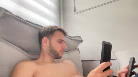 Snapshot of leozinhohd chatting on December 2025 07:07:02 PM leozinhohd online show from December 2025 07:07:02 PM