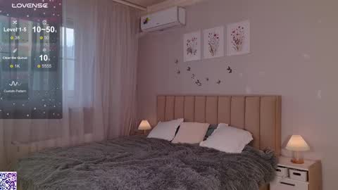 Nicole Moore online show from February 2025 01:37:02 PM