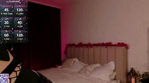 Nicole Moore online show from October 2025 02:51:02 PM